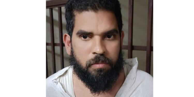 ಸಿಸಿಬಿ ಪೊಲೀಸರ ಕಾರ್ಯಾಚರಣೆ: ತಲೆಮರೆಸಿಕೊಂಡಿದ್ದ ಕುಖ್ಯಾತ ರೌಡಿಶೀಟರ್ ಬಂಧನ…!!