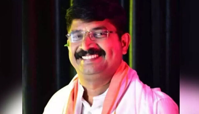 ಮದುವೆಯಾಗುವುದಾಗಿ ನಂಬಿಸಿ ಯುವತಿಗೆ ವಂಚನೆ ಪ್ರಕರಣ : ಆರೋಪಿಗೆ ಆಶ್ರಯ ನೀಡಿದ ತಂದೆಯ ಮೇಲಿನ ಪ್ರಕರಣದ ವಿಚಾರಣೆಗೆ ಹೈಕೋರ್ಟ್ ತಡೆಯಾಜ್ಞೆ..!!