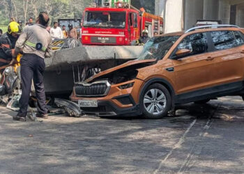 ನಿರ್ಮಾಣ ಹಂತದಲ್ಲಿದ್ದ ಮೆಟ್ರೋ ಪಿಲ್ಲರ್‌ ಕುಸಿದು ದುರಂತ – ಆಟೋ, ಕಾರು ಅಪ್ಪಚ್ಚಿ..!!