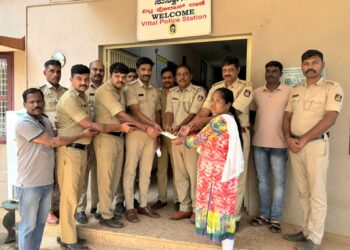 ವಿಟ್ಲ: ವೀರಕಂಬದಲ್ಲಿ ಬೆಂಕಿ ದುರಂತ: ಬಡ ಕುಟುಂಬಕ್ಕೆ ಪೊಲೀಸರ ನೆರವು..!!