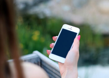 ತಾಯಿಯ ಖಾಸಗಿ ಅಂಗ, ದೊಡ್ಡಮ್ಮನ ಬೆತ್ತಲೆ ಫೋಟೊ ತೆಗೆದು ಪ್ರಿಯಕರನಿಗೆ ಕಳುಹಿಸಿದ ಯುವತಿ : ಪ್ರಕರಣ ದಾಖಲು..!!