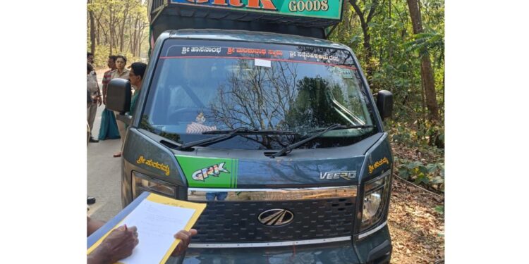 ಗುಂಡ್ಯ; ಅಕ್ರಮ ಹೋರಿ ಸಾಗಾಟ ಪತ್ತೆ ಆರೋಪಿ ಬಂಧನ; 4 ಹೋರಿ, ಟೆಂಪೋ ವಶ..!!