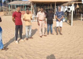 ಗೋಕರ್ಣ ಕಡಲತೀರದಲ್ಲಿ ಗಾಂಜಾ ಸೇವಿಸಿ ತೂರಾಡುತ್ತಿದ್ದ ಬೆಂಗಳೂರಿನ ಇಬ್ಬರು ಟೆಕ್ಕಿಗಳು ಬಂಧನ..!!