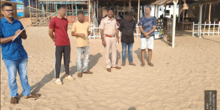 ಗೋಕರ್ಣ ಕಡಲತೀರದಲ್ಲಿ ಗಾಂಜಾ ಸೇವಿಸಿ ತೂರಾಡುತ್ತಿದ್ದ ಬೆಂಗಳೂರಿನ ಇಬ್ಬರು ಟೆಕ್ಕಿಗಳು ಬಂಧನ..!!