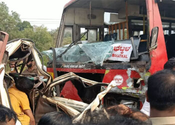 ಮಿನಿ ಗೂಡ್ಸ್ ಟೆಂಪೋ : ಕೆಎಸ್‌ಆರ್‌ಟಿಸಿ ಬಸ್ ಮುಖಾಮುಖಿ ಡಿಕ್ಕಿ: ಚಾಲಕ ಸ್ಥಳದಲ್ಲೇ ಸಾವು..!!