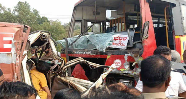 ಮಿನಿ ಗೂಡ್ಸ್ ಟೆಂಪೋ : ಕೆಎಸ್ಆರ್ಟಿಸಿ ಬಸ್ ಮುಖಾಮುಖಿ ಡಿಕ್ಕಿ: ಚಾಲಕ ಸ್ಥಳದಲ್ಲೇ ಸಾವು..!!