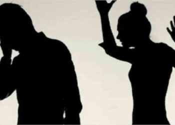 ನನ್ನ ಸ್ನೇಹಿತೆ ಜತೆಗೂ ಸೇರು: ಪತ್ನಿಯ ವಿಕೃತ ಲೈಂಗಿಕ ಬೇಡಿಕೆಗೆ ಬೇಸತ್ತು ಪೊಲೀಸ್ ಠಾಣೆ ಮೆಟ್ಟಿಲೇರಿದ ಪತಿ..!!