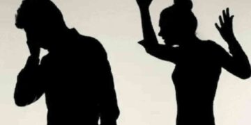 ನನ್ನ ಸ್ನೇಹಿತೆ ಜತೆಗೂ ಸೇರು: ಪತ್ನಿಯ ವಿಕೃತ ಲೈಂಗಿಕ ಬೇಡಿಕೆಗೆ ಬೇಸತ್ತು ಪೊಲೀಸ್ ಠಾಣೆ ಮೆಟ್ಟಿಲೇರಿದ ಪತಿ..!!