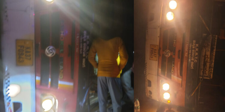 ಧರ್ಮಸ್ಥಳಕ್ಕೆ ತೆರಳುತ್ತಿದ್ದ ಬಸ್ ಪಲ್ಟಿ : 8 ಮಂದಿಗೆ ಗಾಯ..!!