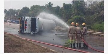 ಕಟಪಾಡಿ ಬಳಿ ಗ್ಯಾಸ್ ಟ್ಯಾಂಕರ್ ಪಲ್ಟಿ: ಅಗ್ನಿಶಾಮಕ ದಳದಿಂದ ತುರ್ತು ಕ್ರಮ, ಸಂಚಾರದಲ್ಲಿ ವ್ಯತ್ಯಯ..!!