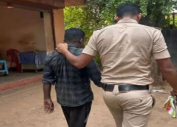 ಉಪ್ಪಿನಂಗಡಿ : ನೀರು ಕೇಳುವ ನೆಪದಲ್ಲಿ ಮನೆಗೆ ನುಗ್ಗಿದ ವ್ಯಕ್ತಿ : ಪೊಲೀಸರಿಗೆ ಒಪ್ಪಿಸಿದ ಸ್ಥಳೀಯರು..!