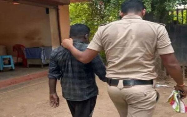 ಉಪ್ಪಿನಂಗಡಿ : ನೀರು ಕೇಳುವ ನೆಪದಲ್ಲಿ ಮನೆಗೆ ನುಗ್ಗಿದ ವ್ಯಕ್ತಿ : ಪೊಲೀಸರಿಗೆ ಒಪ್ಪಿಸಿದ ಸ್ಥಳೀಯರು..!