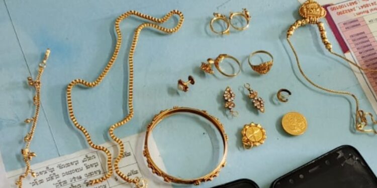 ಸಾಲ ಹಿಂದಿರುಗಿಸಲು ಬಂದು ಚಿನ್ನಾಭರಣ ಕಳ್ಳತನ: ಮಹಿಳೆ ಸಹಿತ ಇಬ್ಬರ ಬಂಧನ..!!