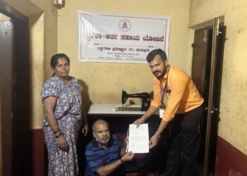 ಸಹಾಯರೂಪದಲ್ಲಿ ಹೊಲಿಗೆ ಯಂತ್ರ ಹಸ್ತಾಂತರ..!