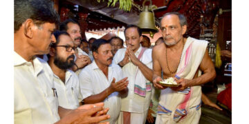 ಪುತ್ತೂರು ಶಾಸಕ ಅಶೋಕ್ ರೈ ಅವರಿಗೆ ಸಚಿವ ಸ್ಥಾನ ಸಿಗಲೆಂದು ಶ್ರೀ ಮಹಾಲಿಂಗೇಶ್ವರ ದೇವಳದಲ್ಲಿ ವಿಶೇಷ ಪೂಜೆ..!!