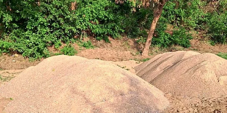 ವಿಟ್ಲ : ಅಕ್ರಮ ಮರಳು ಸಾಗಾಟ ಪತ್ತೆ: ಪಿಕ್ಅಪ್ ವಾಹನ ವಶಕ್ಕೆ..!