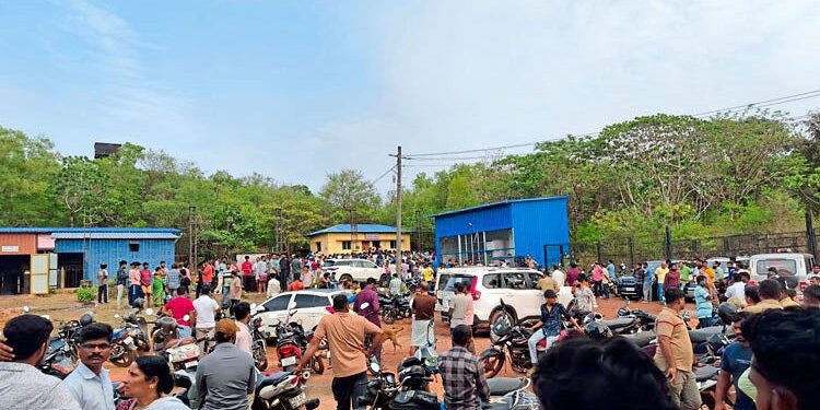 ಕಪ್ಪೆಚಿಪ್ಪು ತೆಗೆಯಲು ಹೋದ 8 ಮಂದಿ ಜಲಸಮಾಧಿ..!!