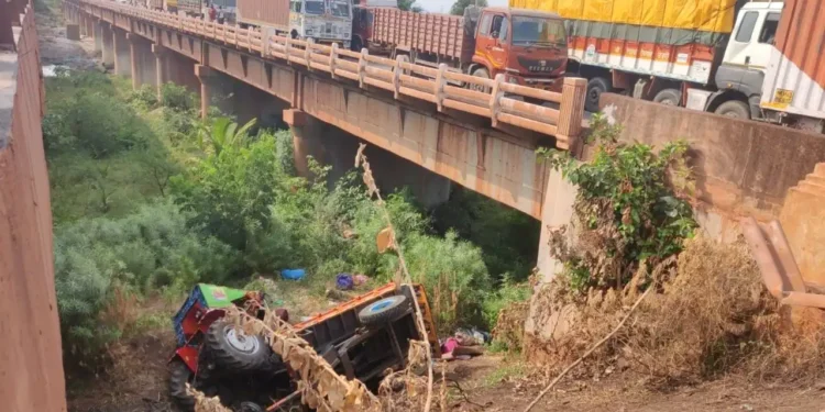 ತುಂಗಭದ್ರಾ ಸೇತುವೆ ಮೇಲಿಂದ ಕೆಳಗೆ ಬಿದ್ದ ಟ್ರ್ಯಾಕ್ಟರ್: 6 ಮಂದಿ ದಾರುಣ ಸಾವು, ಹಲವರ ಸ್ಥಿತಿ ಗಂಭೀರ..!!
