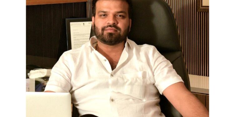 ಕಬಕ ಹೊಟೇಲ್ ನಲ್ಲಿ ಪೊಲೀಸರೊಂದಿಗೆ ವಾಗ್ವಾದ ಮಾಡಿದಲ್ಲ ವಿನಯಪೂರ್ವಕವಾಗಿ ನ್ಯಾಯ ಕೇಳಿದ್ದು – ಉಜ್ವಲ್ ಪ್ರಭು..!!