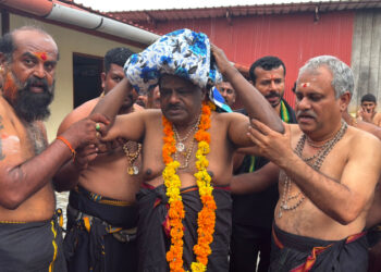 ಅಯ್ಯಪ್ಪನ ಮಾಲೆ ಧರಿಸಿ ಶಬರಿಮಲೆ ಯಾತ್ರೆ ಕೈಗೊಂಡ ಹೆಚ್ಡಿಕೆ..!!