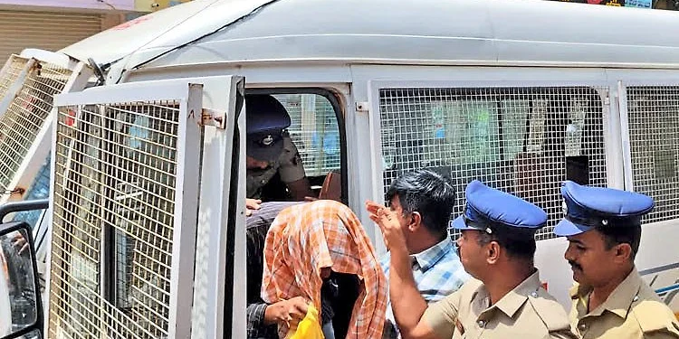 ವಿವಾಹಿತ ಮಹಿಳೆ ಮೇಲೆ ಸಾಮೂಹಿಕ ಅತ್ಯಾಚಾರ : 10 ಆರೋಪಿಗಳ ಬಂಧನ..!!