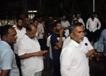 ಭಟ್ಕಳದಲ್ಲಿ ಮತ್ತೆ ಉದ್ವಿಗ್ನತೆ : ಹಿಂದೂ ಕಾರ್ಯಕರ್ತರ ವಿರುದ್ಧ ಕೇಸ್- ಪೊಲೀಸ್ ಠಾಣೆಗೆ ಮುತ್ತಿಗೆ ಹಾಕಿ ಪ್ರತಿಭಟನೆ…!!!