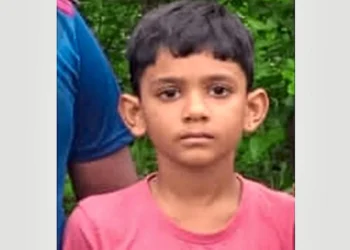 ನಡು ರಸ್ತೆಯಲ್ಲಿ ಹೊತ್ತಿ ಉರಿದ ಸ್ಕೂಟಿ; ಚಿಕಿತ್ಸೆ ಫಲಕಾರಿಯಾಗದೆ ಬಾಲಕ ಸಾವು..!!!
