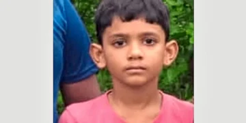 ನಡು ರಸ್ತೆಯಲ್ಲಿ ಹೊತ್ತಿ ಉರಿದ ಸ್ಕೂಟಿ; ಚಿಕಿತ್ಸೆ ಫಲಕಾರಿಯಾಗದೆ ಬಾಲಕ ಸಾವು..!!!
