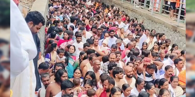 Kottiyoor | 1.70 ಲಕ್ಷ ಜನ ಏಕಕಾಲಕ್ಕೆ ಬಂದಿದ್ದರಿಂದ ಅವ್ಯವಸ್ಥೆ ಆಗಿದೆ ;ಮಾಹಿತಿ ಕೊರತೆ |ಭಕ್ತರೇ ತಾಳ್ಮೆ ಕಳೆದುಕೊಂಡ್ರು – ಕಣ್ಣೂರು ಡಿಐಜಿ ಸ್ಪಷ್ಟನೆ..!!