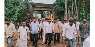 ಹಾರಾಡಿ ರೈಲ್ವೇ ಬ್ರಿಡ್ಜ್ ಬಳಿಯ ರಸ್ತೆ ಕಾಮಗಾರಿ ವೀಕ್ಷಿಸಿದ ಶಾಸಕ ಅಶೋಕ್ ರೈ: ಸೋಮವಾರದೊಳಗೆ ಪೂರ್ಣಗೊಳಿಸಲು ಸೂಚನೆ..!!