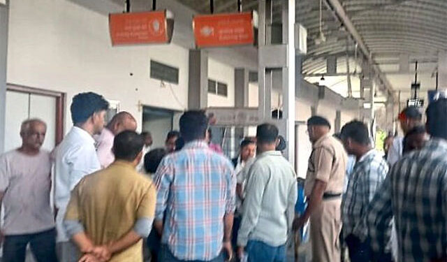 ಬಂಟ್ವಾಳ: ರೈಲಿನಲ್ಲಿ ಪ್ರಯಾಣಿಕನ ಮೇಲಿನ ಹಲ್ಲೆ ಆರೋಪ; ಮೂವರ ವಶಕ್ಕೆ..!