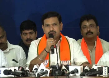 ನನಗೂ, ಡಿಕೆ ಶಿವಕುಮಾರ್​ಗೂ ರಾಜಕೀಯ, ವ್ಯವಾಹಾರಿಕ ಸಂಬಂಧ ಇಲ್ಲ: ಧರ್ಮಸ್ಥಳದಲ್ಲಿ ವಿಜಯೇಂದ್ರ ಸ್ಪಷ್ಟನೆ..!!