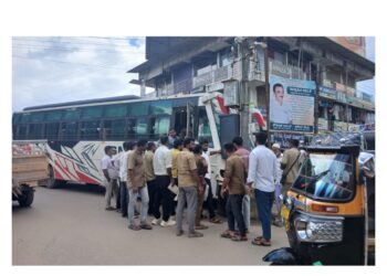 ಉಪ್ಪಿನಂಗಡಿ: ಬ್ರೇಕ್ ವೈಫಲ್ಯ : ವೃತ್ತಕ್ಕೆ ಡಿಕ್ಕಿ ಹೊಡೆದ ಬಸ್..!!