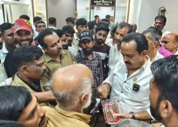 ಎಪಿಎಂಸಿ ಅರುಣಾ ಕಲಾ ಮಂದಿರದ ಬಳಿಯ ರಿಕ್ಷಾ ಪಾರ್ಕಿಂಗ್ ವಿವಾದ: ಶನಿವಾರದೊಳಗೆ ಸೂಕ್ತ ನಿರ್ಧಾರ – ಅಶೋಕ್ ರೈ ಭರವಸೆ..!!