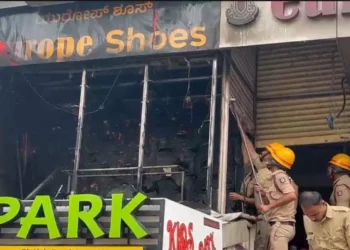 ಮಂಗಳೂರು : ಹಂಪನಕಟ್ಟೆಯ ಶೂ ಅಂಗಡಿಯಲ್ಲಿ ಬೆಂಕಿ ಅವಘಡ – ಅಪಾರ ನಷ್ಟ..!!