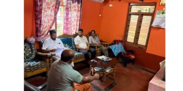 ಪುರುಷರಕಟ್ಟೆ ಘಟನೆ: ಯುವತಿಯ ಮನೆಗೆ ಭೇಟಿ ನೀಡಿ ಧೈರ್ಯ ತುಂಬಿದ ಅರುಣ್ ಕುಮಾರ್ ಪುತ್ತಿಲ..!!