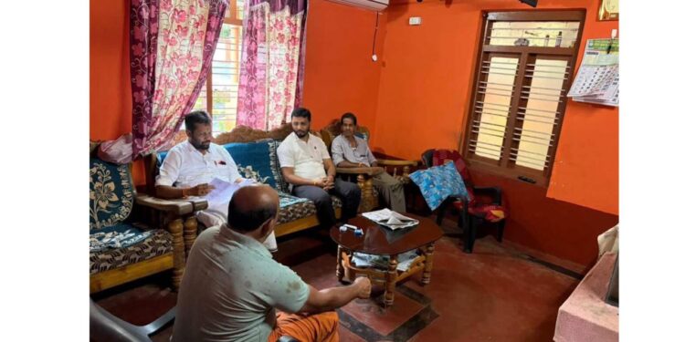 ಪುರುಷರಕಟ್ಟೆ ಘಟನೆ: ಯುವತಿಯ ಮನೆಗೆ ಭೇಟಿ ನೀಡಿ ಧೈರ್ಯ ತುಂಬಿದ ಅರುಣ್ ಕುಮಾರ್ ಪುತ್ತಿಲ..!!