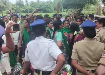 ಬಿಡದಿ ಟೌನ್ಶಿಪ್ ಜಟಾಪಟಿ – ಸರ್ವೆಗೆ ಬಂದ ಅಧಿಕಾರಿಗಳಿಗೆ ಪೊರಕೆ ಏಟು..!