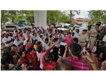 ಪುರುಷರಕಟ್ಟೆ ಘಟನೆ: ಸ್ವತಂತ್ರ ತನಿಖೆಗೆ ಆಗ್ರಹಿಸಿ ರಾಜ್ಯಪಾಲರಿಗೆ ಯುವತಿ ದೂರು..!!