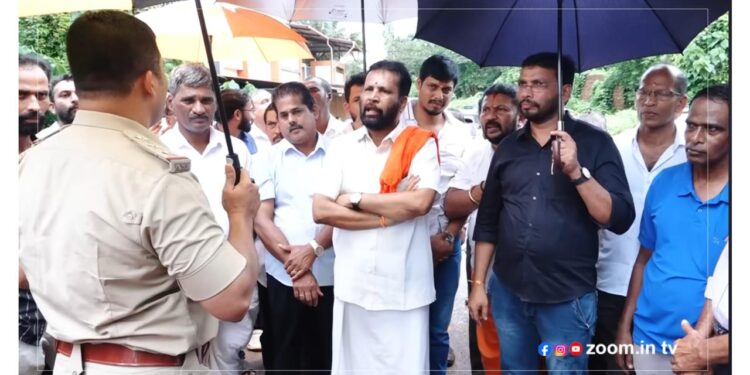 ಪುತ್ತೂರು: ರಸ್ತೆ ತಡೆ ಪ್ರತಿಭಟನೆ: ಅರುಣ್ ಕುಮಾರ್ ಪುತ್ತಿಲ ಸಹಿತ ಹಲವರ ವಿರುದ್ಧ ಪ್ರಕರಣ ದಾಖಲು..!!