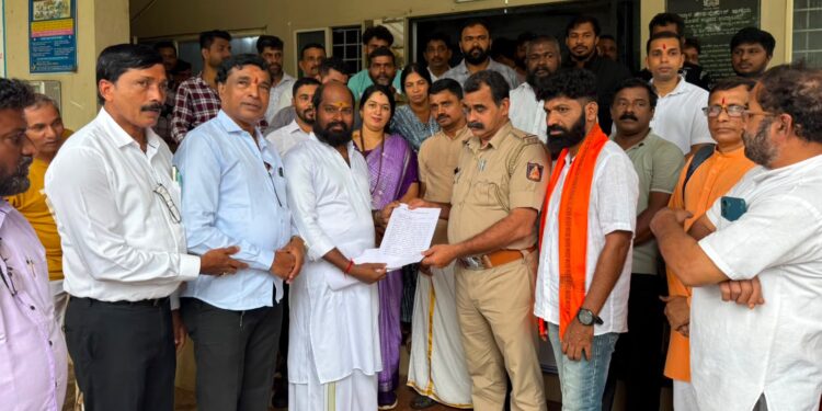 ಜ್ಯೋತಿಷಿ ಅನಿಲ್ ಪಂಡಿತ್ ವಿರುದ್ದ ಸಾಮಾಜಿಕ ಜಾಲತಾಣದಲ್ಲಿ ಮಾನಹಾನಿಕರ ಪೋಸ್ಟ್: ಆರೋಪಿಗಳ ಬಂಧನಕ್ಕೆ ಹಿಂದೂ ಜಾಗರಣ ವೇದಿಕೆ ಆಗ್ರಹ..!!