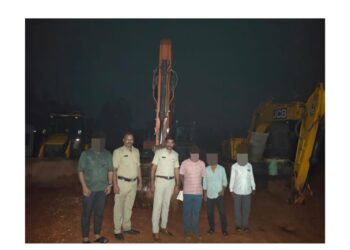 ವಿಟ್ಲ: ಅಕ್ರಮ ಕೆಂಪುಕಲ್ಲು, ಮಣ್ಣು ಗಣಿಗಾರಿಕೆ ಮೇಲೆ ಪೊಲೀಸರ ದಾಳಿ..!!!