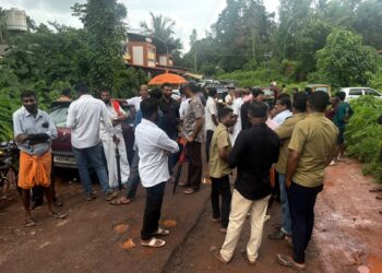 ಪುರುಷರಕಟ್ಟೆ: ರಸ್ತೆ ತಡೆ ನಡೆಸಿ ಪ್ರತಿಭಟನೆ..!!