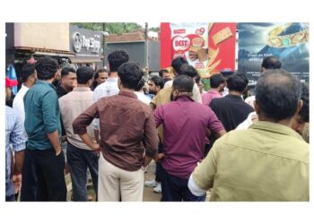 ಪುತ್ತೂರು ಬಸ್ ನಿಲ್ದಾಣದ ಬಳಿ ಗಲಾಟೆ: ಯುವತಿಗೆ ಕಿರುಕುಳ ಆರೋಪ, ಮಾತಿನ ಚಕಮಕಿ ಬಳಿಕ ತಳ್ಳಾಟ..!!