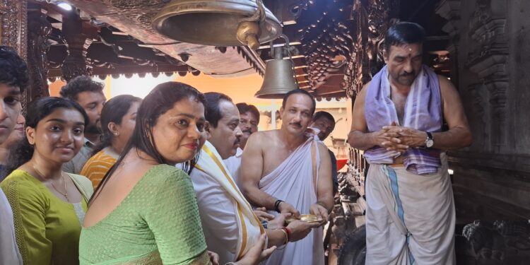 ಪುತ್ತೂರು ಶ್ರೀ ಮಹಾಲಿಂಗೇಶ್ವರ ದೇವರಿಗೆ ಶಾಸಕ ಅಶೋಕ್ ರೈ ಕುಟುಂಬದಿಂದ 100 ಗ್ರಾಂ ಚಿನ್ನ ಸಮರ್ಪಣೆ
