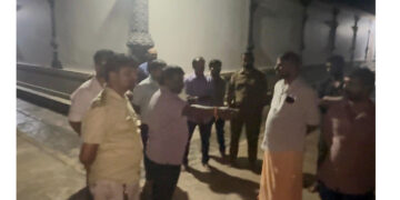 ಪುತ್ತೂರು: ಮಹಾಲಿಂಗೇಶ್ವರ ದೇವಸ್ಥಾನದ ರಾಜಾಂಗಣದ ಮೂಲಕ ಅನ್ಯಮತೀಯರ ಕಟ್ಟಡಕ್ಕೆ ಮಣ್ಣು ಸಾಗಾಟ – ಭಕ್ತರಿಂದ ಆಕ್ಷೇಪ, ಕ್ರಮಕ್ಕೆ ಆಗ್ರಹ..!!