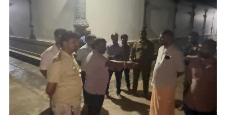 ಪುತ್ತೂರು: ಮಹಾಲಿಂಗೇಶ್ವರ ದೇವಸ್ಥಾನದ ರಾಜಾಂಗಣದ ಮೂಲಕ ಅನ್ಯಮತೀಯರ ಕಟ್ಟಡಕ್ಕೆ ಮಣ್ಣು ಸಾಗಾಟ – ಭಕ್ತರಿಂದ ಆಕ್ಷೇಪ, ಕ್ರಮಕ್ಕೆ ಆಗ್ರಹ..!!
