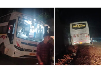 ಪುತ್ತೂರು: ಮಣ್ಣಿನಲ್ಲಿ ಹೂತು ವಾಲಿದ ಕೆಎಸ್‌ಆರ್‌ಟಿಸಿ ಬಸ್..!