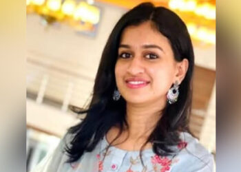 ಗುಂಡಿ ತಪ್ಪಿಸಲು ಹೋಗಿ ಭೀಕರ ರಸ್ತೆ ಅಪಘಾತ – ಬೈಕ್ನಲ್ಲಿ ಹಿಂಬದಿ ಕುಳಿತಿದ್ದ ಯುವತಿ ಸಾವು..!!