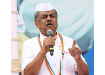 ಜೈಲಿಗೆ ಹಾಕಿ, ನೇಣು ಹಾಕಿದ್ರೂ ನಾವು ‘ವಂದೇ ಮಾತರಂ’ ಗೀತೆಯನ್ನ ಎರಡೇ ಪ್ಯಾರಾ ಹಾಡೋದು: ಬಿ.ಕೆ.ಹರಿಪ್ರಸಾದ್‌